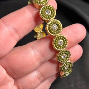 VTG Pretty Gold tone metal and rhinestone stretch bracelet. Unbranded.